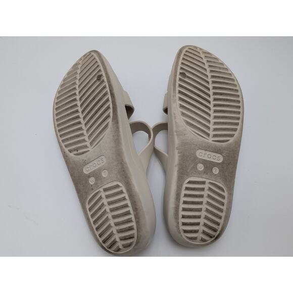 Crocs Getaway Strappy Sandals Womens 7 Cream Lightweight Comfort - Picture 4 of 4
